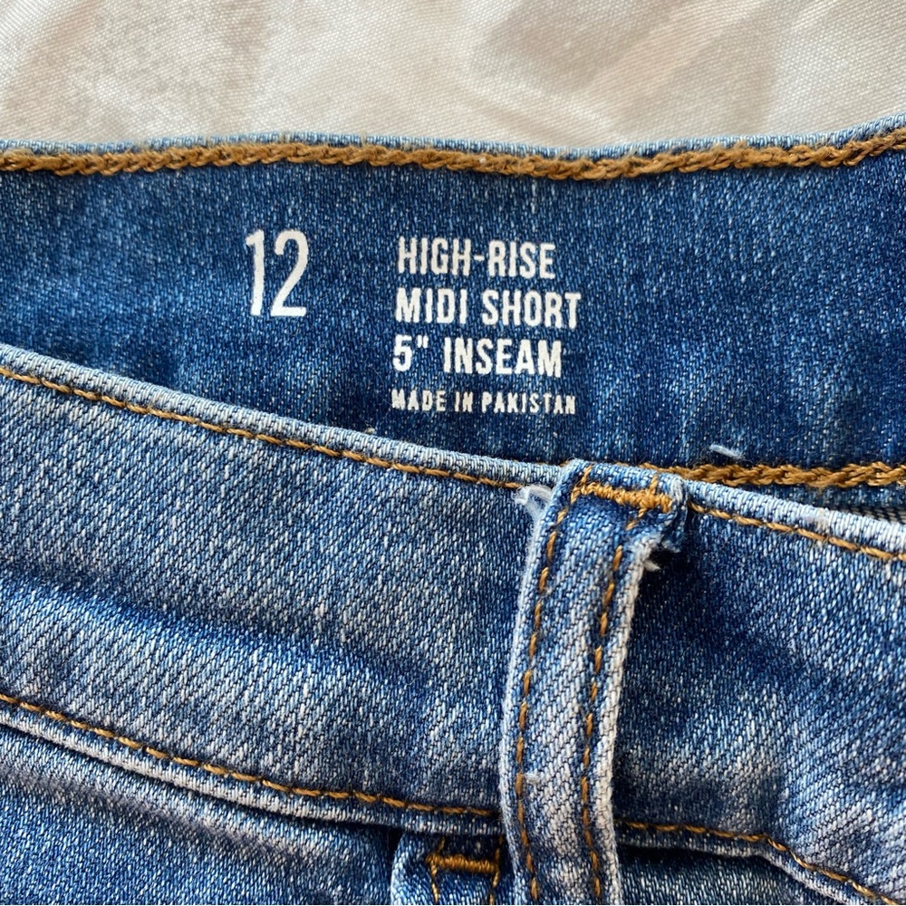 NEW High Rise Midi Denim Shorts women’s size 12 - Picture 8 of 8